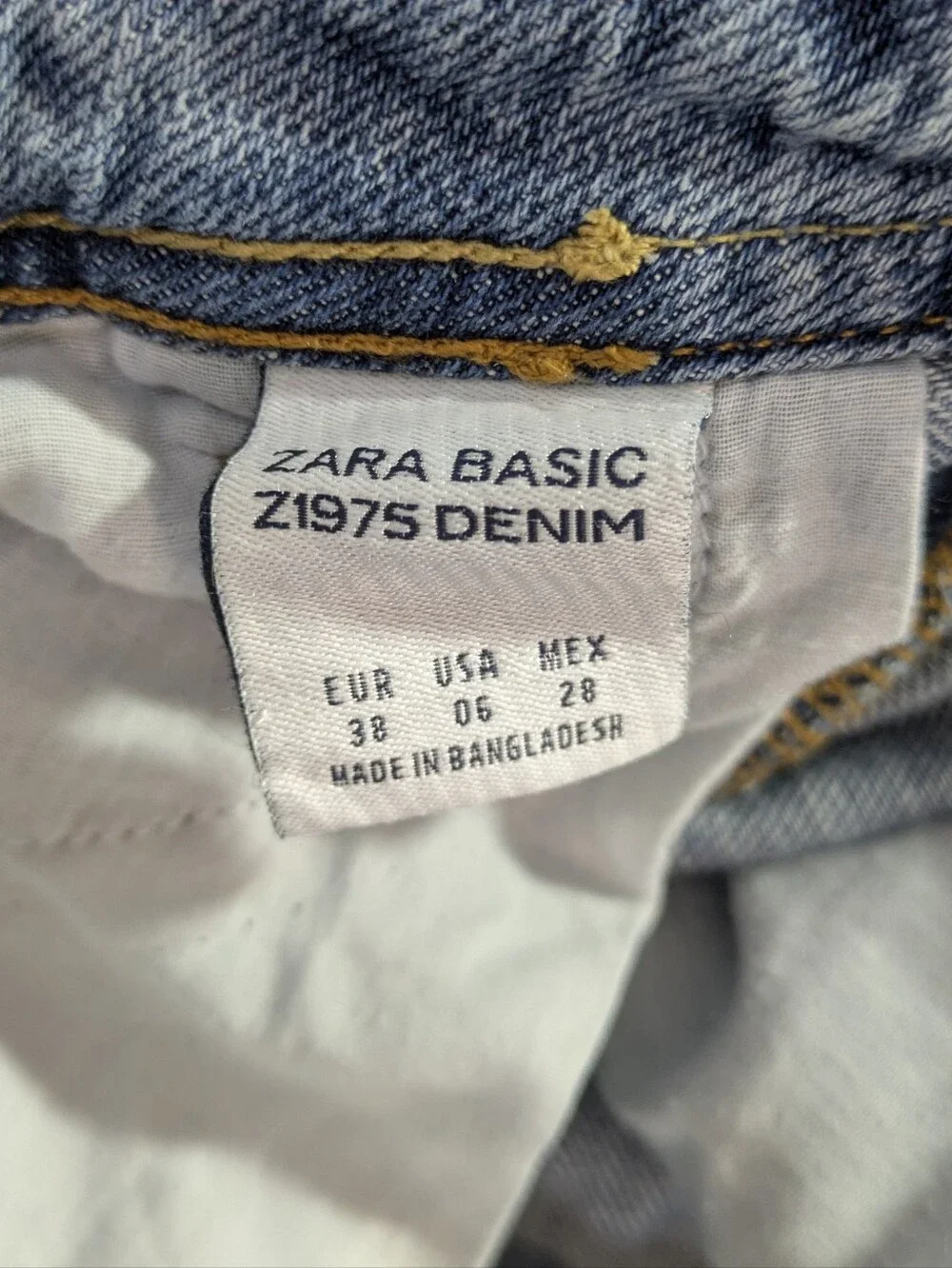 ZARA Basic Z1975 Denim Distressed Baggy Jean Shorts - Size 6 Womens